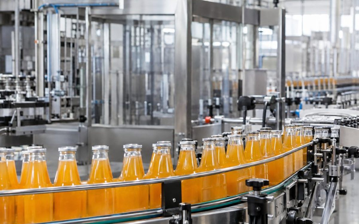 Beverage filling and bottling line